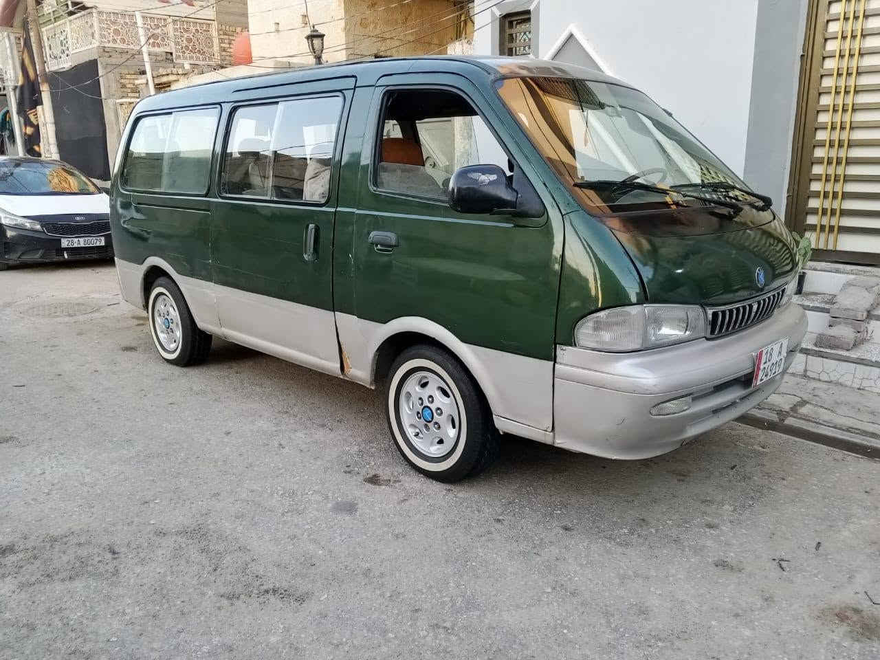 السلام عليكم سياره للبيع
موديل 2001 بسمي سنويه لل 31
مكينه 300سوبر تجفته جديدا كير والكسل نضيفات 
مصبوغا بدون ضربا 
مكاني نجف 
السعر 67ورقه لاستفسارتصل ***********
