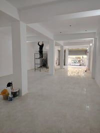 قاعه ١٥٠م • سوق المفرق • مجموعة صحية