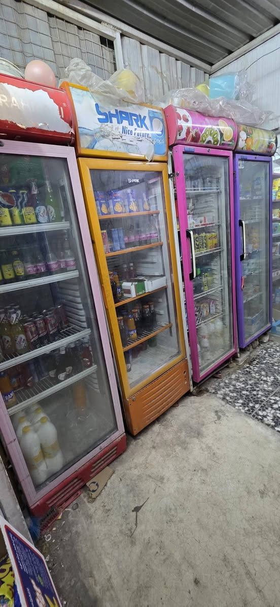 محل للبيع بسبب عدم التفرغ
الموقع شارع المرور قرب صالون هايا
٤ برادات عموديه 
١ براد ببسي شركه
٢ براد افقي
٢ براد موطه شركه
فاترينه قياس متر ونص جام
فاترينه المنيوم قياس ٢ متر 
رفوف عدد ٥٥
كاميرا عالانترنت
بضاعه موجوده بالمحل
للتواصل ***********
