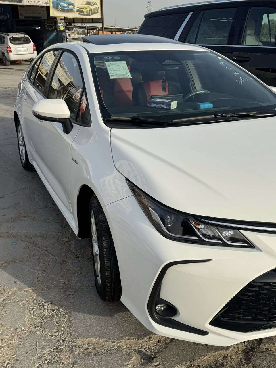 السلام عليكم
كورلا هايبرد ٢٠٢٥ للبيع
السيارة فول مواصفات اعلى فئة 
كرسي كهرباء 
داخل جلد احمر 
فتحة بصمة رادار 
السيارة ماشية 3 الاف بحالة الزيروو
مكفولة حتى من الزلغ 
السعر ١٦٨
مكاني بغداد الكرخ
هاتف ***********
