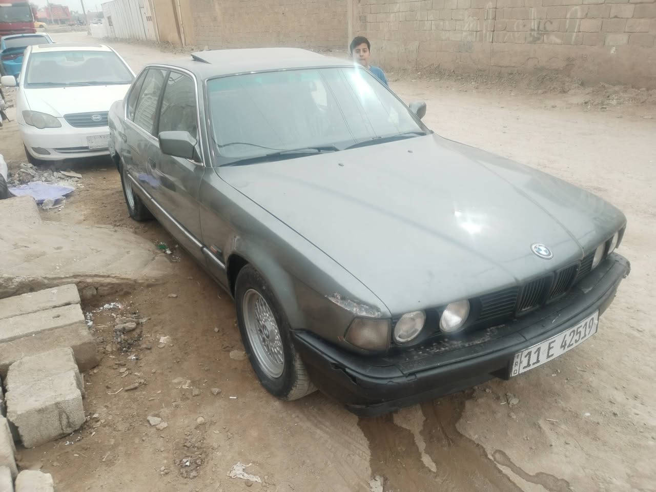 السلام عليكم بي ام موديل ٩٠ حجم ٧٣٥ رقم بغداد دولي هزه جديده مشروع وطني مصبوغ عام كشنات كهرباء دواخله نضيف فتحه قماره لايت زنون تخم تاير ويل خليه كير محرك جديد سويت ادامه كامله من فيش فيوزات ظفيره كلاص بانزين فيت بم جديد صارت بيه خربطه وعوزه ترتيب وما فارغله مكان واسط ٣٩ وبيه مجال قليل استفسار ***********
