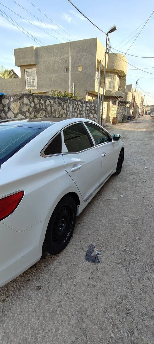 سلام عليكم
هيونداي ازيرا موديل 13 للبيع  ابيض
محرك 6سلندر 
فول مواصفات 
فتحه بانوراما 
بصمه 
كشنات كهربائية 
برده كهرباء 
تحكم ستيرن 
حساس امامي خلفي 
بيه هواي مواصفات ومعروفه الفول 
 ( مفتوح كازكيت) كير  كفاله 
تبريد ثلج
سياره ماشيه 130الف حقيقي 
السياره كفاله عامه علمن سياره بيه منضومه غاز 60لتر 
السعر 135 وبيه مجال بسيط حك جيه 
العنوان بابل مطاعم الجمجمه قرب المحكمه الجنايات 
للستفسار ***********
