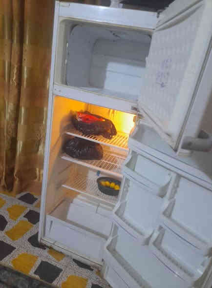 ثلاجة شرط الشغل وتبريد حجم 16 قدم سعرها 120 
العنوان الشطرة شارع ام علاء الشراي يتصل ياخذها وبلعافيه 
الرقم ***********
