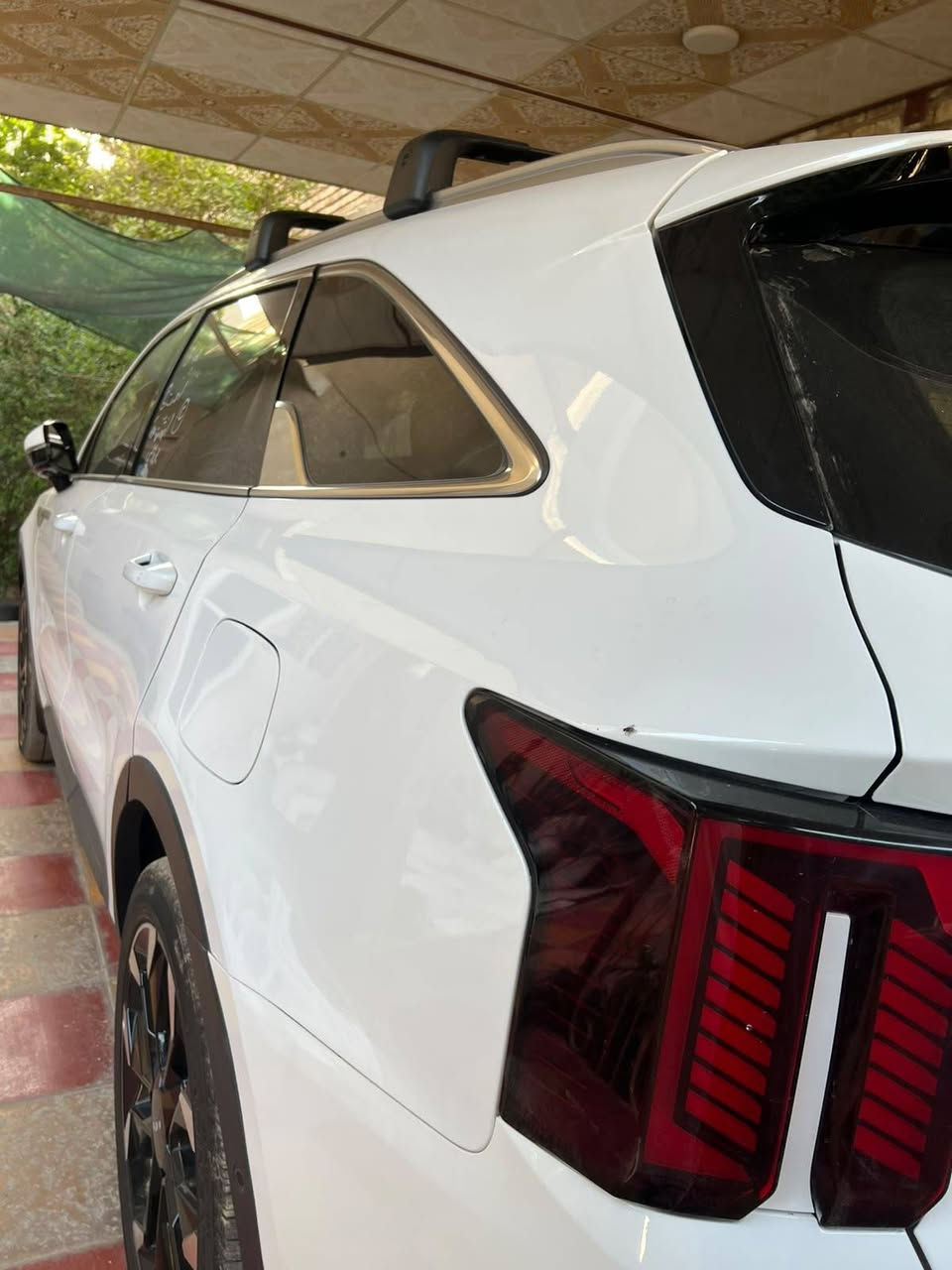 السلام عليكم
للبيع كيا سورنتو 24 أبيض صدفي وارد أمريكي فئة SX PRESTIGE  بدون رقم بدون تضرر إيرباك وبالمواصفات 
# محرك 4 سلندر تيربو سمارت 
# ناقل حركة 8 نمر
# بانوراما
# حساسات أمامية خلفية 360 درجة
# كاميرات أمامية وجانبية وخلفية
# لايت أمامي أربعة عدسات  
# رادارات أمامية وجانبية وخلفية
# بك لايت لد 
# إشارة ترحيب ولمس للأبواب
# مري جانبية تطوى بالكهرباء
# ويل حجم 20
# مقاعد جلد تدفئة وتبريد 
# سبع مقاعد
# شاشة كبيرة مع عدادات الكترونية
# الإنارة الداخلية لد
# باب الصندوق الخلفي تعمل بالكهرباء
# طوي المقاعد الخلفية بالكهرباء 
# جميع ملاحق السيارة كاملة 
وهنالك مواصفات كثيرة تمتاز بها هذه الفئة ،
السيارة بدون تضرر للإيرباك وحادثها تبديل باب الصندوق الخلفي والدعامية وتصليح ربع من الجاملغ الخلفي الأيمن وتصليح بمايقارب 25 سم من الشاصي الخلفي من جهة اليمين وكما موضح بالصور المرفقة للمنشور
السعر 275 ورقة 
للإستفسار الإتصال على الرقم *********** أبو نور الهدى
