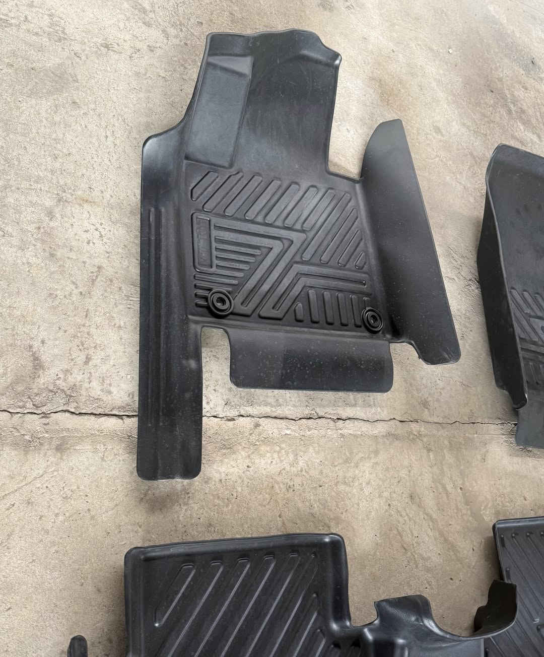 السلام عليكم ارضيات رزلاين درجه اولى قالب واحد مال سورنتوا شكل الحديث تكعد عالدرسه 7 راكب  
للبيع مكاني بغداد


**إذا كنت صاحب هذا الإعلان وتريد حذفه لأي سبب، رجاءا أرسل رسالة إلى الدعم الفني**