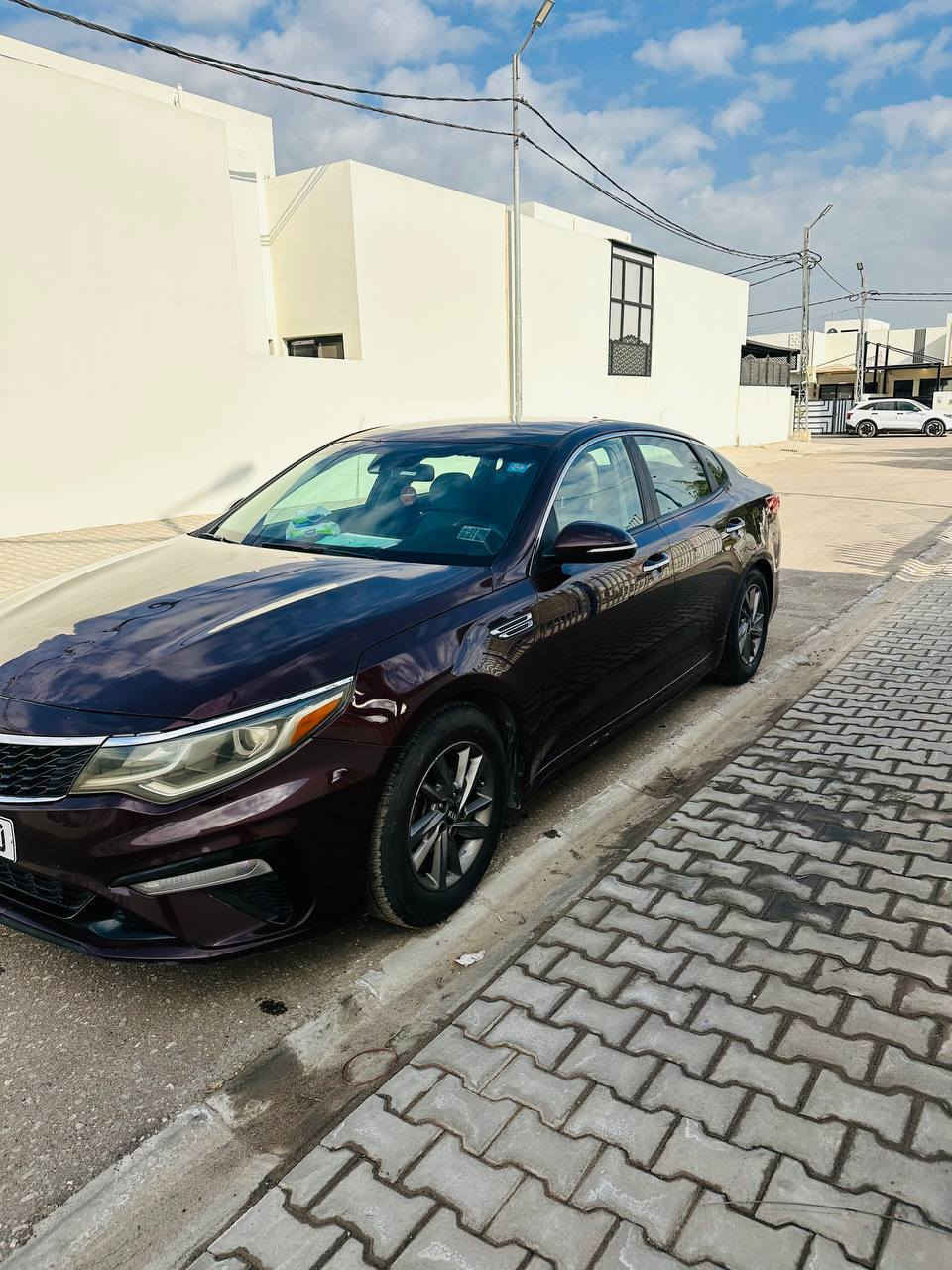 السلام عليكم
اوبتيما وارد أمريكي ٢٠٢٠ 
صور الحادث مرفقه بالمنشور 
السياره مواصفاتها Fe 
محرك ٢٤٠٠
شاشه اصليه 
تحكم استيرن 
انظمه قياده 
رادار جانبي 
حساس أمامي خلفي 
تحديد مسار 
نقطه عمياء 
مانع تصادم 
قياده ذاتيه 
بعد هواي مواصفات 
محرك وكير كلش نضيفات حداديه وتبريد جاهزات استخدام شخصي 
السياره بأ سمي رقم بابل سنويه ل ٢٠٢٧ 
السياره جاهزه من كل النواحي 
السعر ١٤٠ وبيها مجال 
المكان النجف 
للاستفسار 
***********
