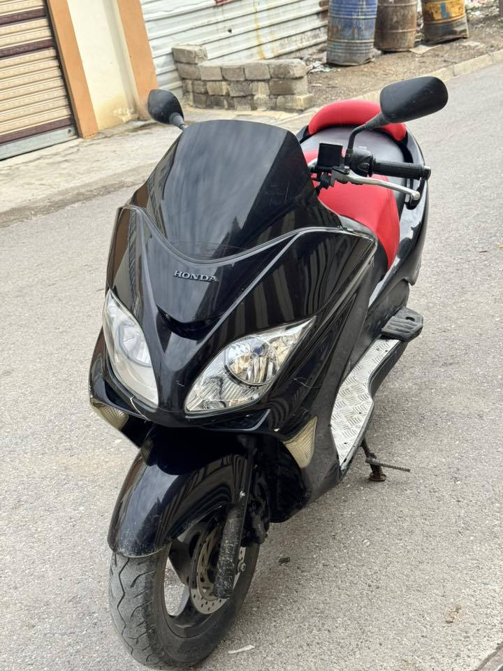 فورزة 08 للبيع مكينة مامفتوحة جويتر نضيف 1 ونص حماوة نص ثابت كفراتها كدام العين مكان حي بكر ***********
