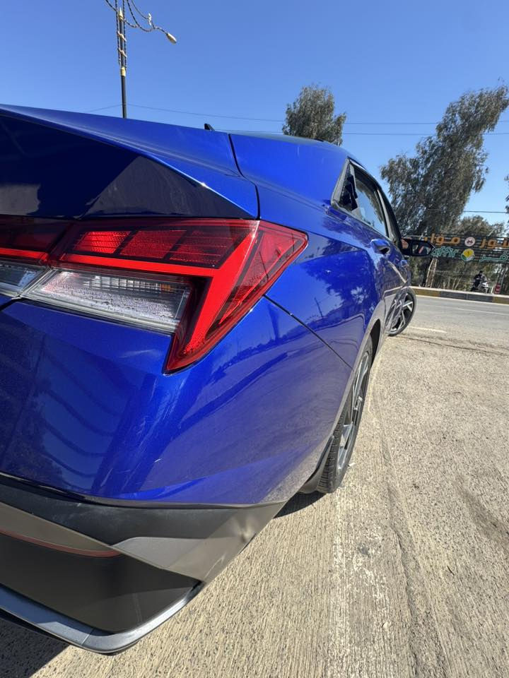 سياره مديل 2024 
ضرر جماغين كدام وبوند وبابين السايق والوراه وجماغ الخلفي 
لغدً من كدام بيها من جها وحده شواصي مابيهم شي شرط 
فتحه بصمه تشغيل عن بعد هوتو بريك هندبريك بصمه زينون ماشي 60 مايل رقم جديد سمويه جديد هزه جديد وفحص جديد تحويل وكاله حاضر غرامات صفر تاير باتري جديد يربكات استيرن وبرده فقط وراجع سستم تحديد مسار شاشه متصله رادار امامي خلفي جانبي تشغيل عن بعد ويل كم اصلي مال 24 السعر 130 ورقه معارض بتكسي وبيها مجال  بسيط  ***********
