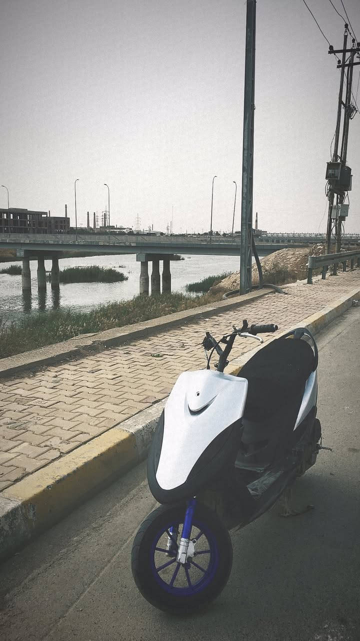 سلام عليكم.
ماكس عدله 120. 

بوشه 55مزوده.   

صدر رياضي.  
دبلات هوئ.  

كامله ماناقصه شي. 

سعرها 325الف.  

مجالها شي قليل لـ شراي. 

مـ ࢪمادي خمسه كيلو. 

شراي اتصل او واتساب. 

هـ***********
