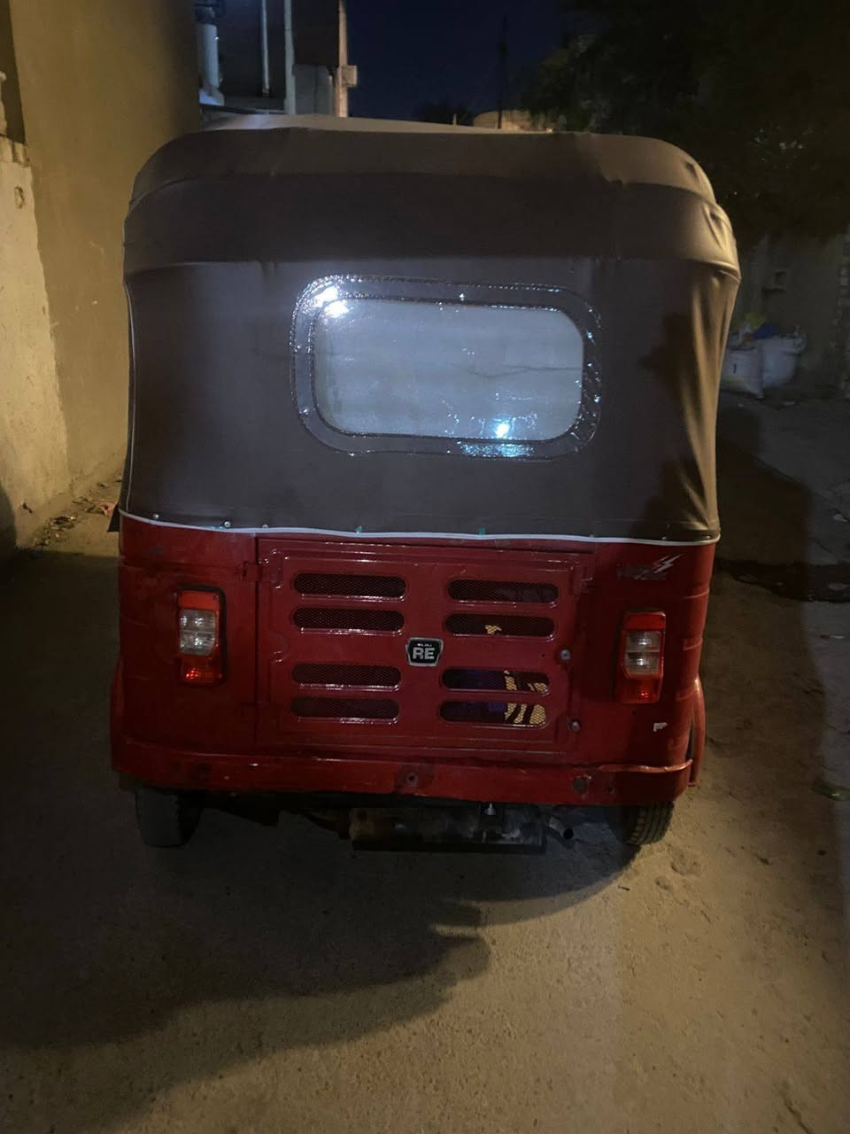 السلام عليكم تكتك 18 اوراق مكينة مجفتة جديد بيهة ضربة بل صفحة موضحة يرادلهة تعمير قليل  مكاني الدورة شارع ستين ***********
