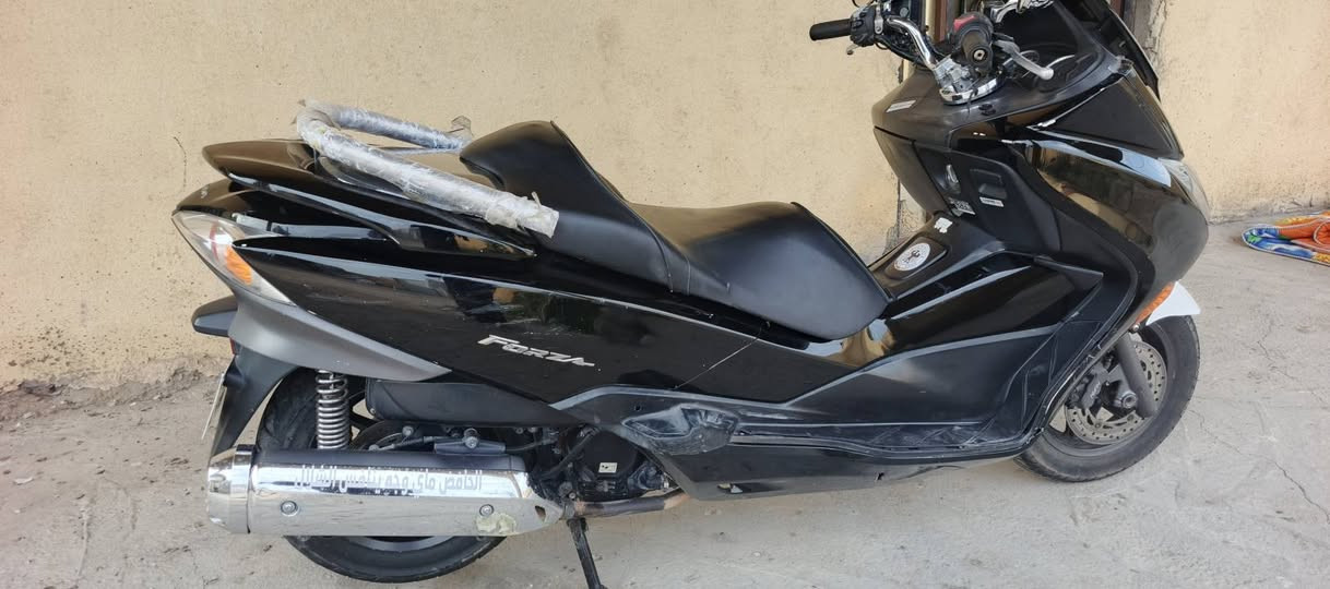 سلام عليكم دراجه فورزه صفر عشره بيها منفيز مكفوله ماشيه 29الف كهربائيات ستان حساس كلوب جنطه دراجه جاهزه كلها شغاله ماذب عليها ربع مكان ناصريه الغراف ***********
