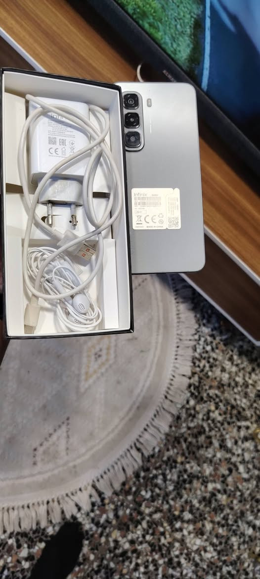 هوت ٥٠برو ذاكره ٢٥٦ جهاز كامل ملحقاته بيع او مراوس مكاني كربلاء ***********
