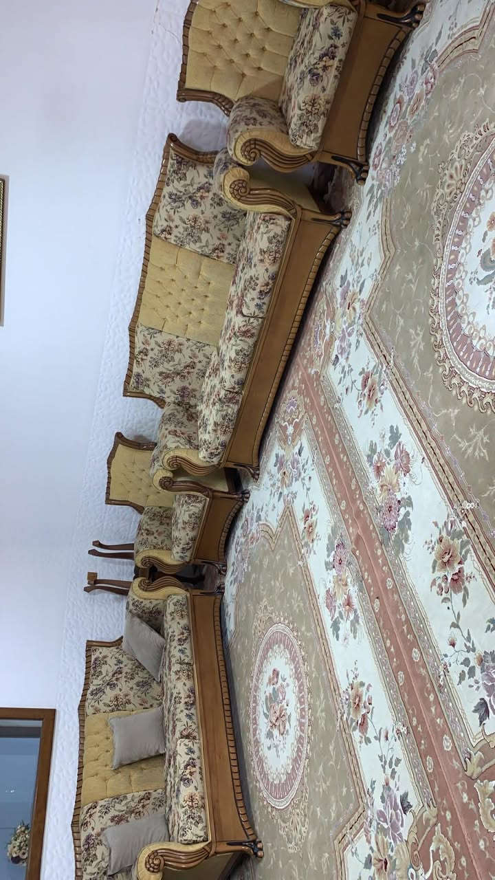 تاقم قەنەفەی 10 نەفەری بۆفرۆشتن  بێعەیب دڕاوی  و شکاوی نیەئیسفنجەکانی نەنشتونن. نرخ 250 هەزار

بۆ پەیوەندی 0771 698 35 36
