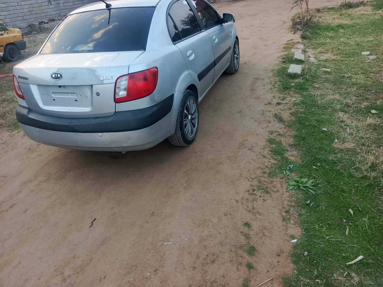 سلام وعليكم كيه ريو موديل 9كص ادوات كصه جديد كير ومحرك شرط صدر جديد تخم تاير جديد تبريد ثلج تدفئة نار كهربائيات كلها شغاله سياره جديده بمعنه لكلمه سعر 35مكاني بيجي ‏‪***********‬‏
