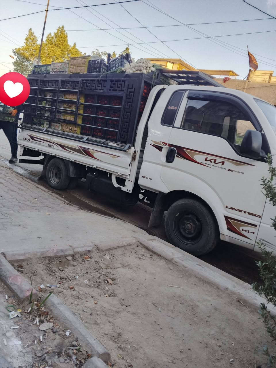 سلام عليكم
كيه حمل 2010 
مجفت جديد مصار 20يوم شرط كله اصلي 
تخم ورك جديد 
تخم تاير خلفي ابو سيفين 
صدر امامي خلفي جديد 
بيه طخطخات بل بيبان 
وبيه صبغ بل التكمه الفوك البنيد مشر عليه 
بدون اي حادث قوي 
محدثه 18
***********
سعر 87 وبيه مجال 
السياره صارف عليه لن جناي 
حلين معتاز فلوس مراوس فونتيره او بيع 
اتصل وسهله 
مكاني بابل 
سنويه نكليزي هزه ما ساقطه بعد 5 اشهر 
ارقام فقط تستلمهن  رقم كربلاء مميز
