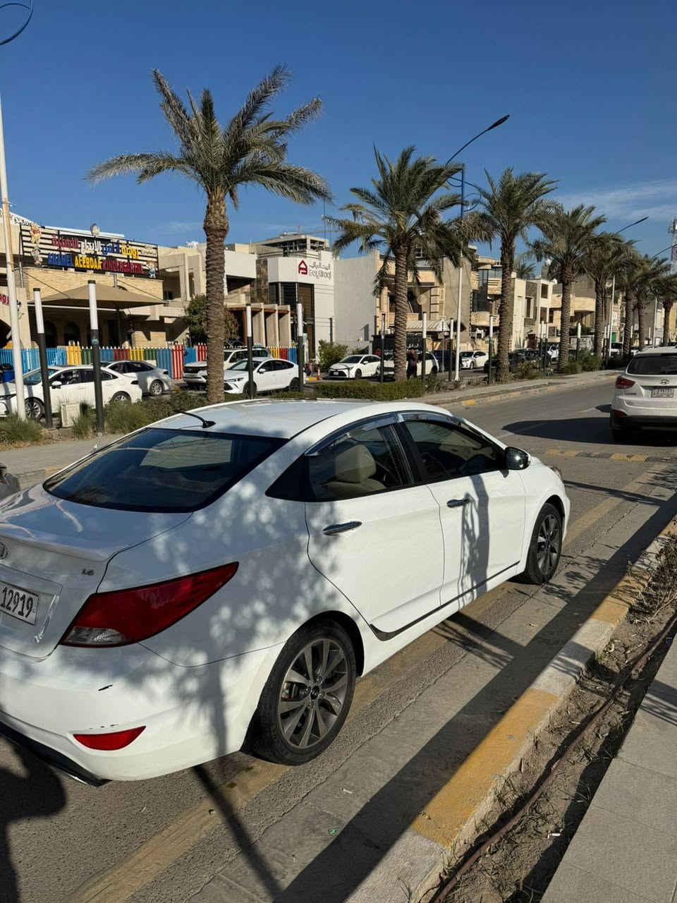 سلام عليكم اكسنت موديل ٢٠١٥ وارد خليجي مكينه ١٦٠٠ ماشيه ١٣٠ سياره جاهزه اي نقص مابيها الصبغ بس جاملغ نص الخلفي عل يمين مواصفات السياره معروفه سلايد روف موجوده السياره في منطقه اليرموك الأربع شوارع والاتصال على رقم *********** السعر ١٠٥ $$$

