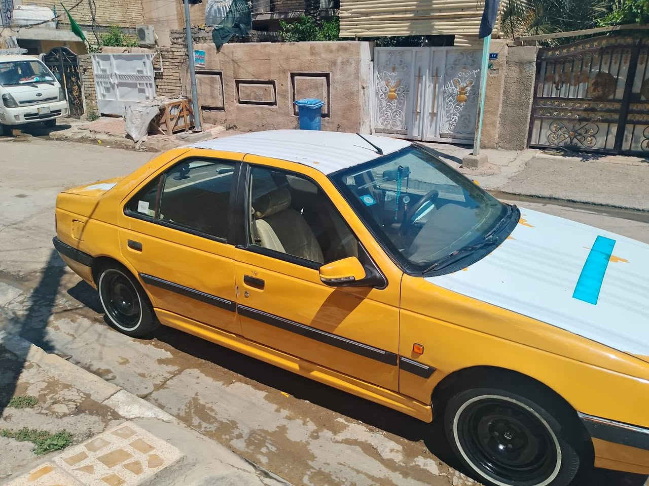 بيجو للبيع 2010 حلوا تبريد ثلج تخم تاير خط ابيض داخل بيجي السعر 26 عليها  غرامات وهيه450 الف ينزل من السعر مكاني بغداد حي اور ***********
