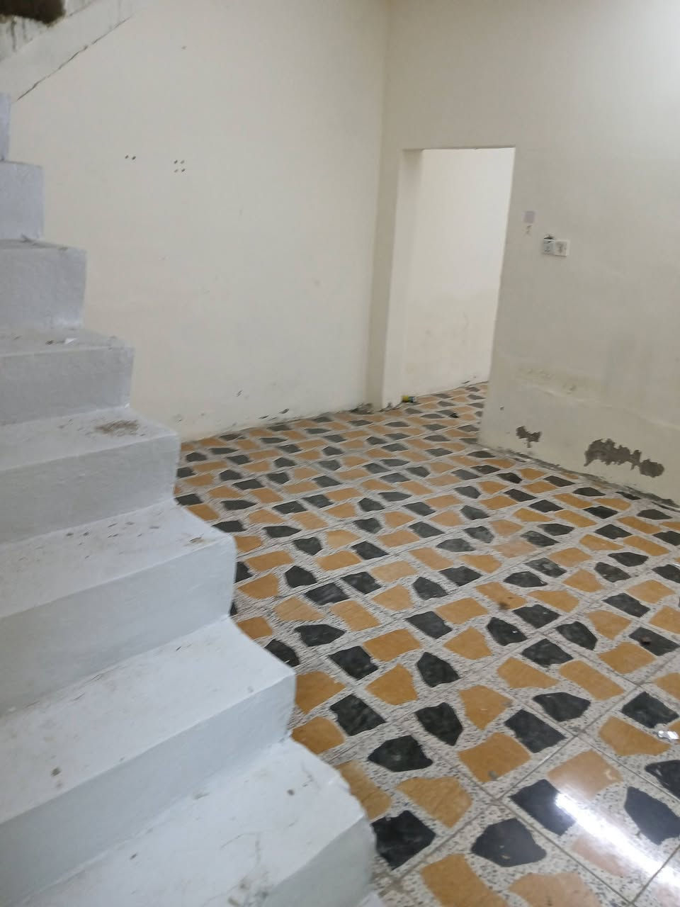 السلام عليكم مشتمل للايجار في الشهداء التوزيع شارع برج آسيا سعر الإيجار 200. للاستفسار ***********
