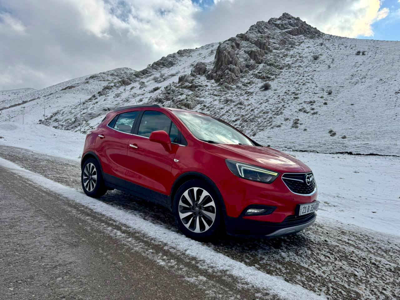 { به ناوی خوای گه وره }

ople { mokka  X } 🚗 { خلیجی }
 : فول فول مواسفات 
به سمه و سلایت ـ
کوشن ساردو گه رم ـ
ناڤیگه یشن ـ
سوکان هیته ر و ڤۆلیم ـ
 ته حدید سورعه ـ 
حاسه ی پیش و دوا ـ
شاشه گه وره و کامیره و رادار ـ 
کوشن جلد و خه زن و کاره با ـ
سیاره که  زۆر زۆر تازه یه و بێ مه سره فه
خلیجی یه سه یاره که یه ک ده سته له شه ریکه وه
هه ردو به سمه ی شه ریکه ی ماوه
ته نها ٦٣٠٠٠ ڕۆشتووه

 سه نه وی ٢٠٣٠ تازه یه هه زه و به رادی تاره یه 
 ٤ تاییه لوکی له ژیرایه سه یاره که به نای خۆمه وه یه
سه یاره که بێ بۆیاخه 
ته نها دوو ساردی بچوکی هه یه

☎️ ( *********** )( *********** ) السليمانية, العراق
