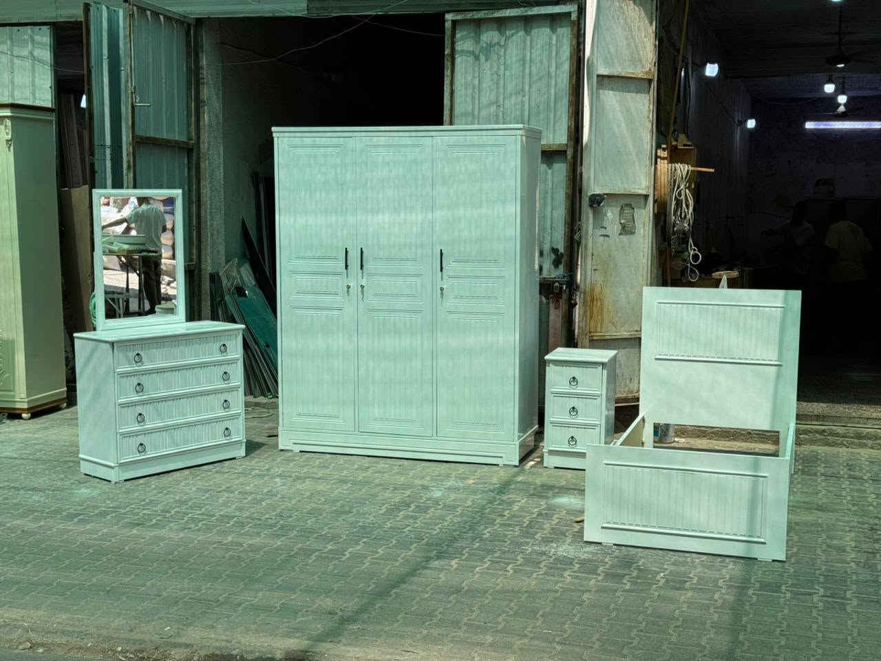 غرف شبابية كربلاء المقدسة طريق حر الإعدادية الصناعه علي البغدادي لتجهيز غرف نوم  جميع غرف موجود عندي  وموديلات ***********/***********
