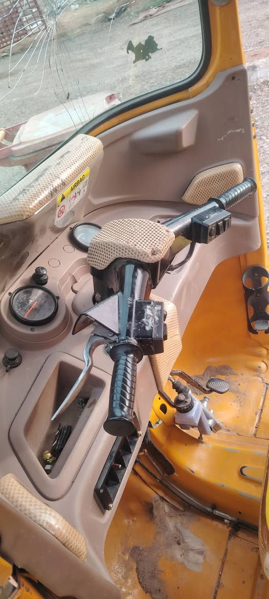 السلام عليكم تكتك موديل ٢١ شهر 9 تكتك محرك مشروك
وبيها صبغ تكتك 
سعر 6900
 وبيها مجال مكاني اشعب لاتصال 
***********
