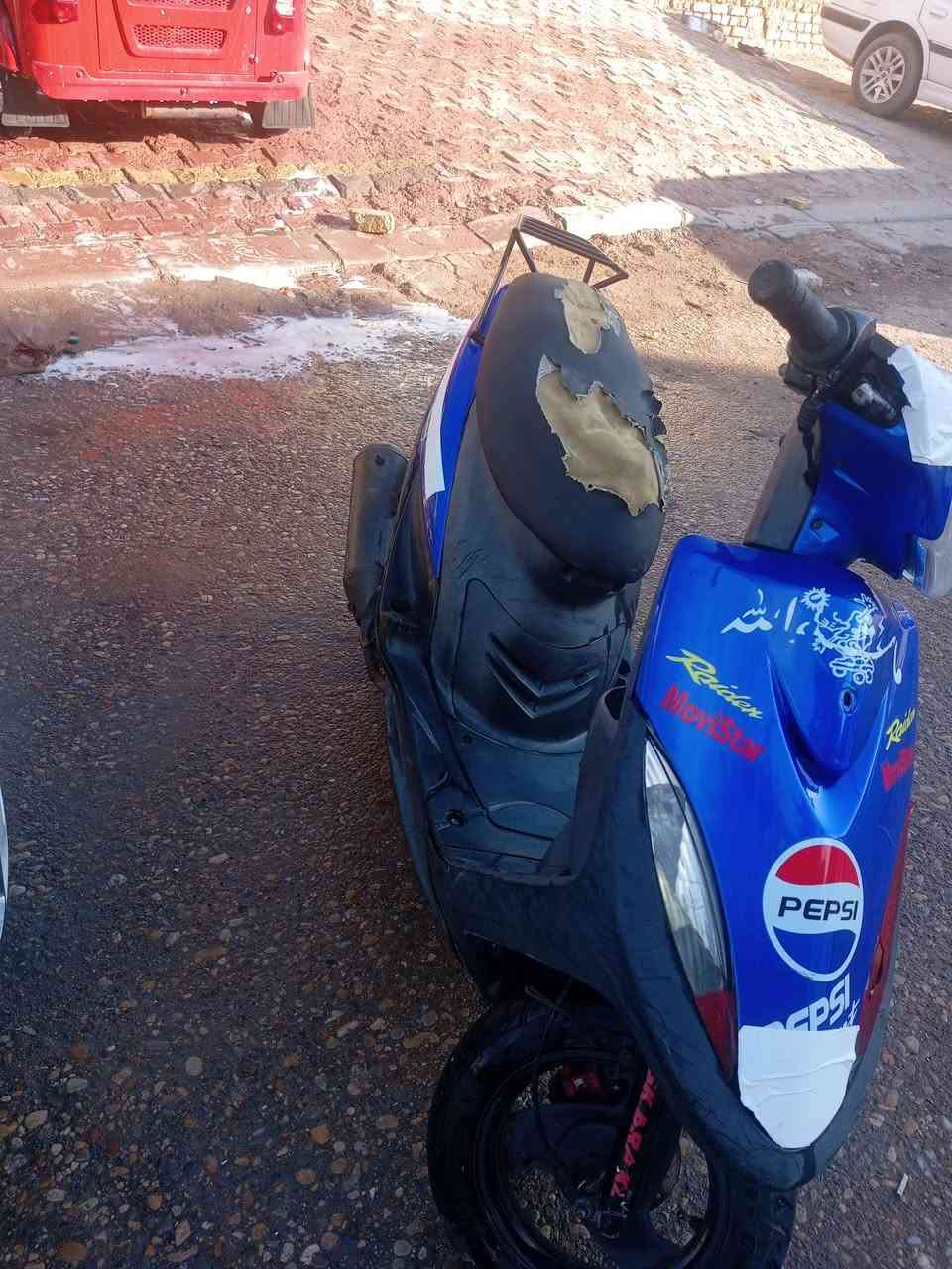 السلام عليكم دراجه للبيع ماكس عدله دراجه كامله ماناقصه شي اوراق كهربائيات كله  شغاله السعر 625 وبيه مجال المكان حي المعلمين القديم ***********
