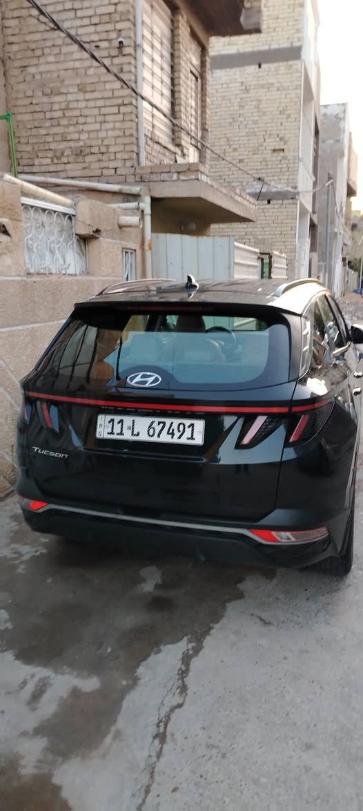 السلام عليكم توكسان 2024 امريكي فول مواصفات :
فتحة سقف:
بصمة تشغيل:
بصمه ابواب :
 شاشة كبيرة:
ردارات جانبية:
رادارات خلفي امامي:
ترحيب بالباب:
كروز سرعة:
تحديد مسار:
كشنات تدفئه تبريد:
تدفئة المقود:
رقمه انلكيزي باسمي تحويل مباشر:
وبعد بيها هواي مواصفات
السيارة بحاله الوكالة ماشيه27الف كيلو:
ضرر فقط بنيد مصبوغ والسونار موضح
السعر 185 وبيه مجال بسيط 
مكاني الغزالية *********** بغداد, العراق
