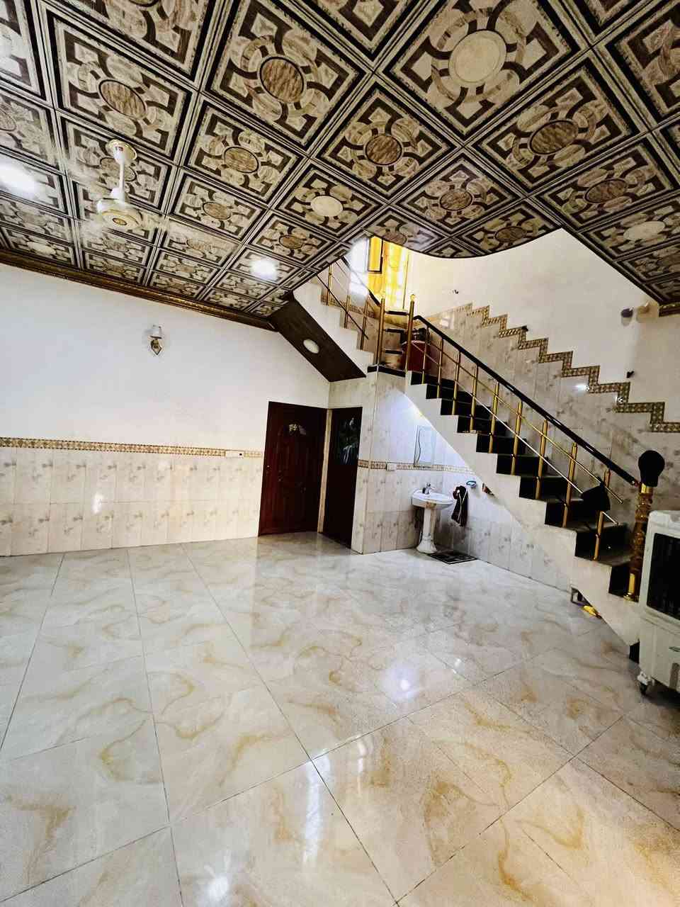 الدار للبيع
المساحة 130 متر طابو صرف

طابقين يتكون من 3 غرف نوم وصاله واستقبال ومطبخ

البيت كامل من كلشي شغل درجة اولى 

العنوان: المقدادية مقابيل معمل الالبان ثاني قطعة من الشارع العام

الاستفسار الاتصال ***********
