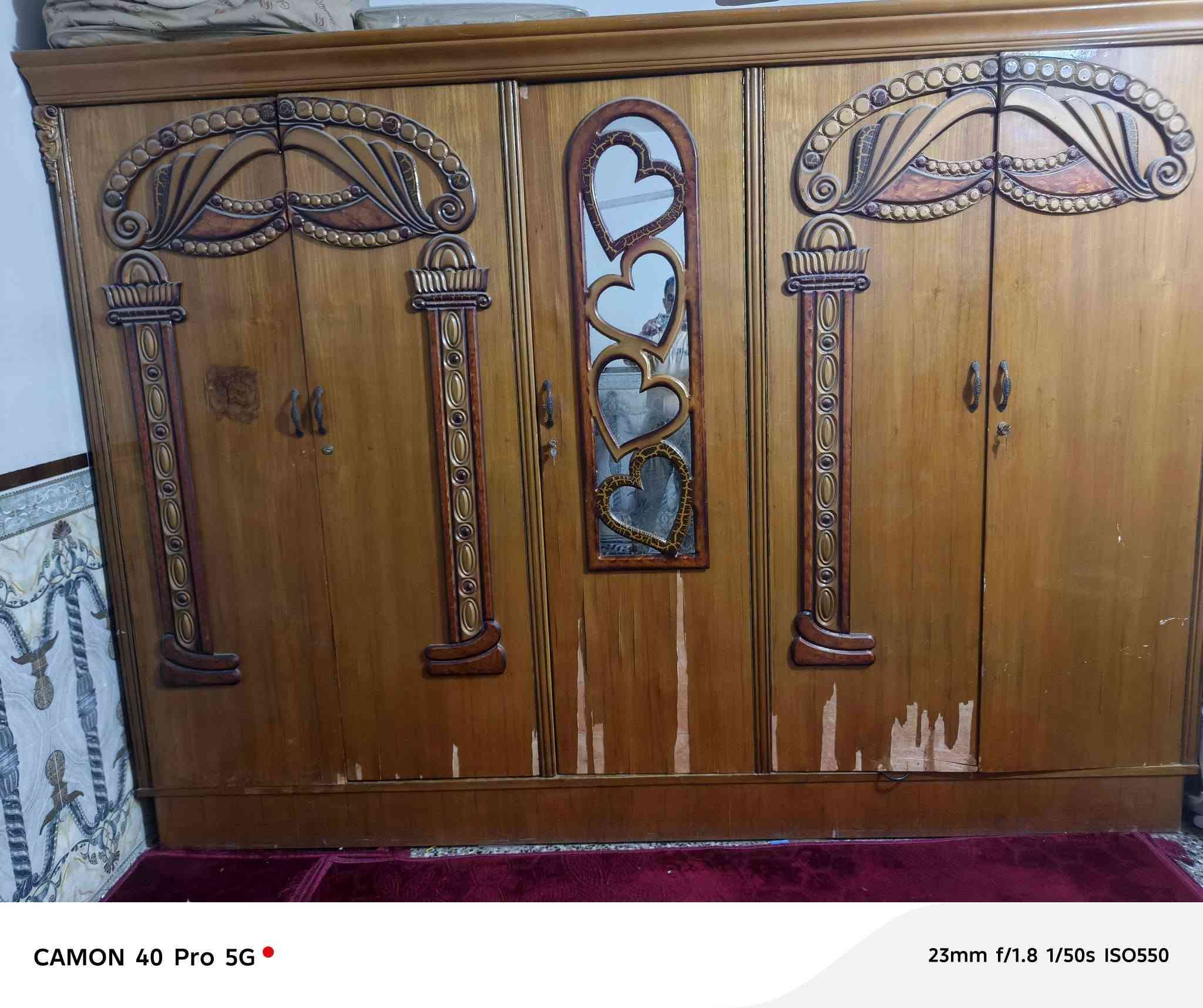 غرفة أخشاب مستعملة للبيع السعر 500الف المكان البلديات رقم الهاتف ***********
