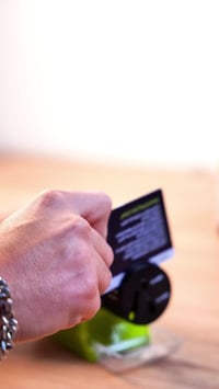 مستحد سكاكين كهربائي محمول بدون سلك – Swift Sharp  السعر  18 الف عراقي...