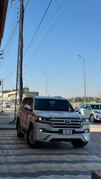 لاندكروز ٢٠١٧ • رقم بغداد • ماشيه ٨٦٠٠٠