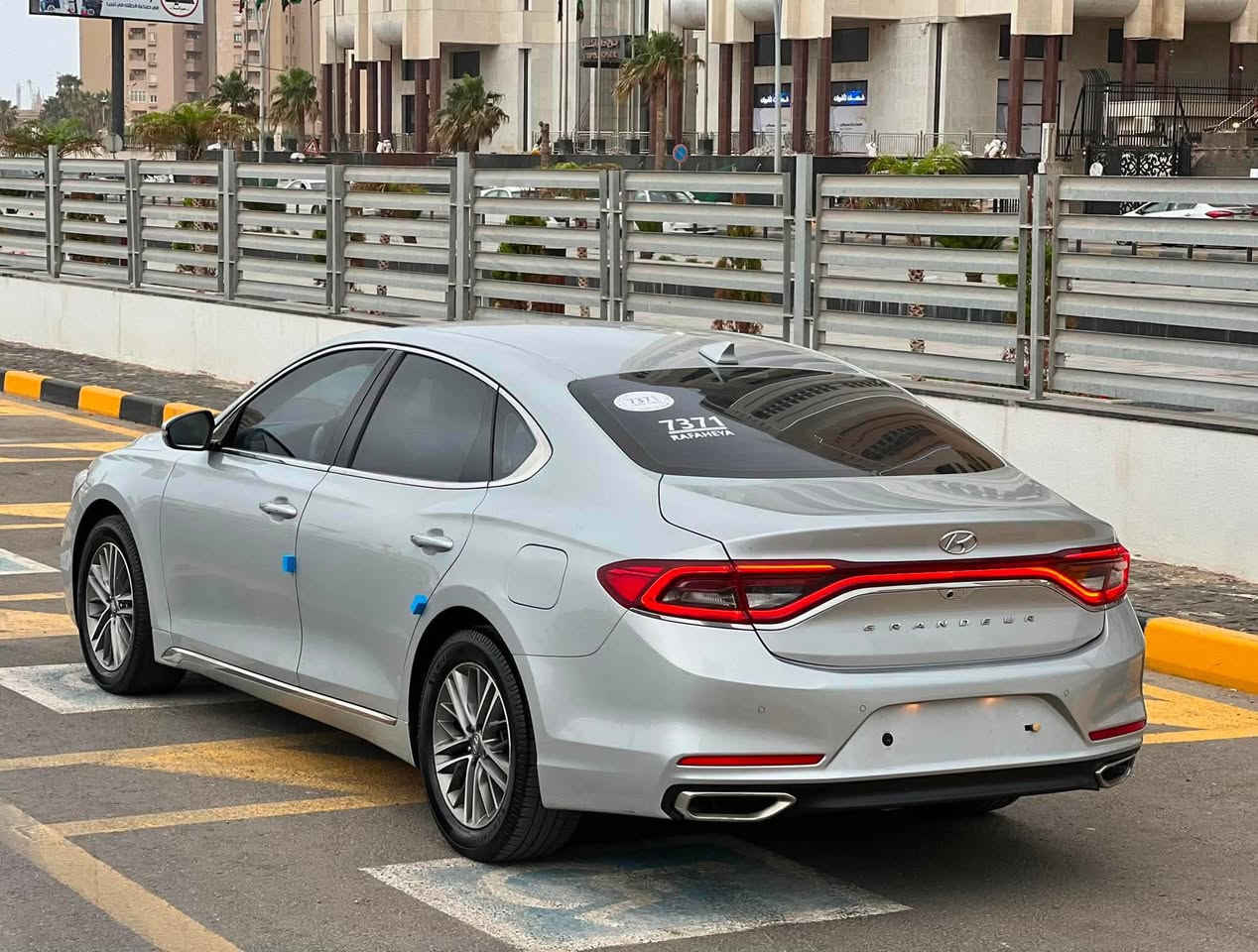 بعد هكي دلع مفيش 🔥🤚 هونداي ازيرا  .....🤍 

اللهم بارك لا قوة الا بالله 🧡🔥🖤✅

🔹️ نوع السيــاراة : HYUNDAI GRANDEURE 🚘

🔸 المحرك : 30 العادي 

🔸 الموديل : 2019 ✔️

🔹المسافة المقطوعة : 77 الف KM  ☑️

هونداي ازيرا استيراد كوريا كملياتها فل الفل 

جمرك رساله مفتوحه كيف واصله استيراد كوريا سيارة استيراد شخصي مواصفات فل الفل ناقصه بنورما خاليه من تشطيب زواق دار سيارا درجه اولئ ساريه قومات جديدا مسرفزا سرفز تام ف كوريا عيب لا مشالله طرف واحد قاعده ب نيلوات دار ارضيتها ب كامل 

كربون اصلي بكاشف صاصي درجه أولى دهب مشالله

محرك كنبيو صاله مكايف كربون الله ايبارك

مـلاحظـة: السيارة عرضْ لمتـابعْ الصفحة وليستْ ملـك الصفحـة وغيـر مسـئولةُ الصفحـة عـنْ أي سيـارة
وهـذاْ رقـمْ صـاحبـهاْ : ⤵️☎️

091.1847371
091.0987447

🎀 نَسْآل الله أن يُبارك لهُ فٍي رِزقِه 🎀
الصفحـةُ إعلانْ  فقطْ وليسْ معـرضْ
#عندك_سيارة_بتيبيعها_راسلنا 📩


**إذا كنت صاحب هذا الإعلان وتريد حذفه لأي سبب، رجاءا أرسل رسالة إلى الدعم الفني**