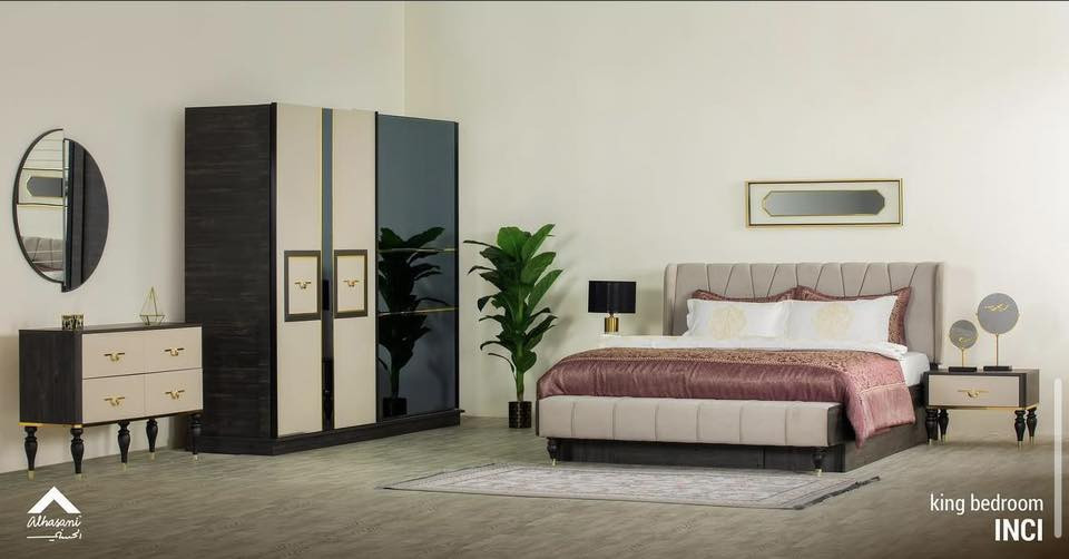 غرفة نوم للبيع مشتريتها من هوم سنتر 
سعر بيع ١.٣٥٠.٠٠٠ 
الغرفة تكمة و الفراش بي خزن 
للتواصل واتس اب 
***********
