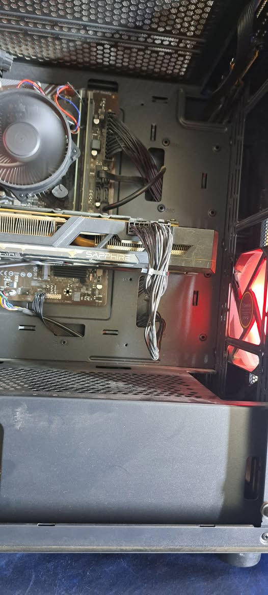 كيس تجميعه للالعاب كوراي 5جيل 10

المعالج  Core i5-10500

التبريد غازي ag400

الرام- Crucial 16 gb ddr4- 3200

المذربورد gigabyte h510m  

الهاردات ssd 265 - hdd 500gb

كرت الشاشة r9 390 8gb sapphire nitro 

البور سبلاي thermaltake 550w

سعر الكيس 425 الف رقمي ***********

بغداد شارع الصناعه لايوجد توصيل
