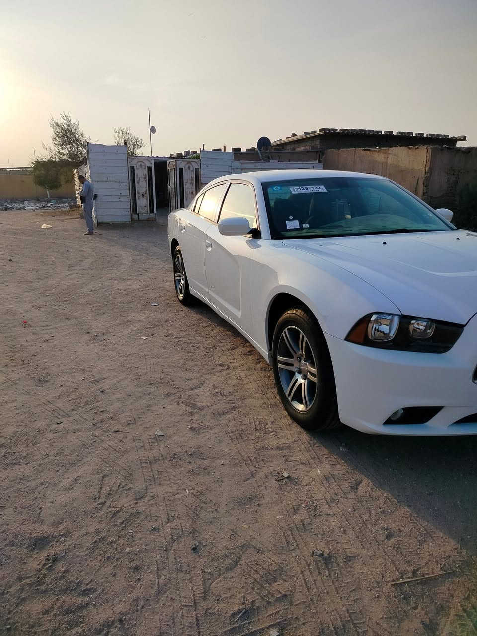 السلام عليكم 
جارجر مديل 2011 كلين ستخدام شخصي بسمي 
سياره بيه 3 قطع باردات بسيطه كفاله من الصبغ والضربه سعر 145 
مراوس بكوري حسب القناعه 
الاتصال *********** بغداد, العراق
