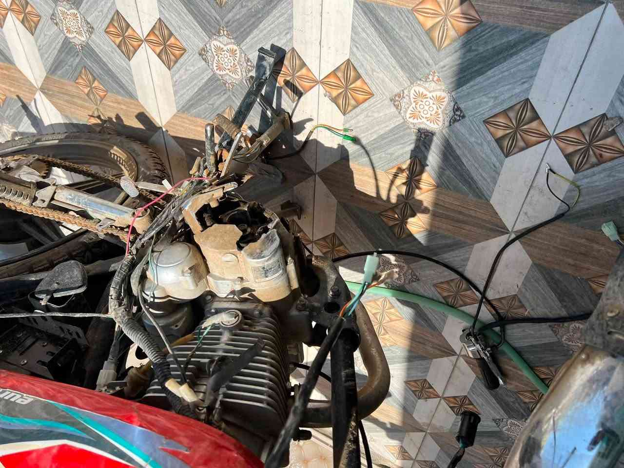 السلام عليكم محرك أم تي آر صارله 15يوم  من شديته اول تبديله دهن وسويت بيهه حادث  للبيع سعره 250 وبي مجال ***********
