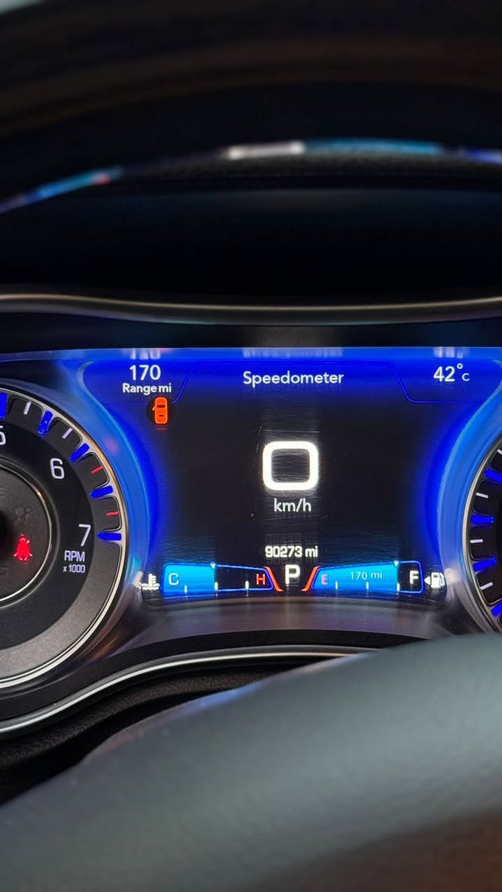 السلام عليكم 
كرايسلر 300 لميتد 
للبيع للبيع 
مكان السيارة ديالى _ بعقوبة 
السعر 240 ورقة وبي مجال للشراي 
موديل 2018 بدون صبغ 
رقم سليمانية 
السيارة داخلة كلين هنا بالعراق انطخت 
بيهة قطعتين تبديل نفس اللون بدون ضرر داخلي 
بدون ايرباك 
ماشية 90000
مكينة V3600
مواصفات الليمتد معرفه فول ماعدا البانوراما
كشنات ذاكرة 
كشنات امامية تدفئة تبريد 
ستيرن تدفئة 
السيارة جاهزة من كل النواحي متصرف عليهة درهم 
للاستفسار اكثر الاتصال بالرقم 
***********
