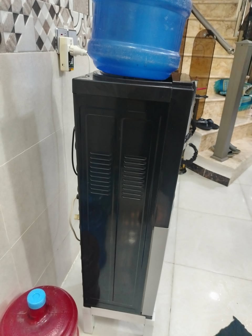 سلام عليكم عندي غراض بيت العنوان بغداد الشعب حي البساتين للاتصال والاستفسار ***********
