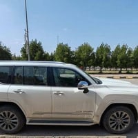 لاندكروز 2023 VX بريم مكفولة من كلشي اخت الزيرو سيارة تنفس طبيعي نظيفة...