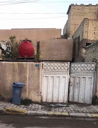 دار للبيع مساحته ٢٥٠ م الواجهه ١٠م ونزال ٢٥ مسلح طابقين عالي عن الشارع...