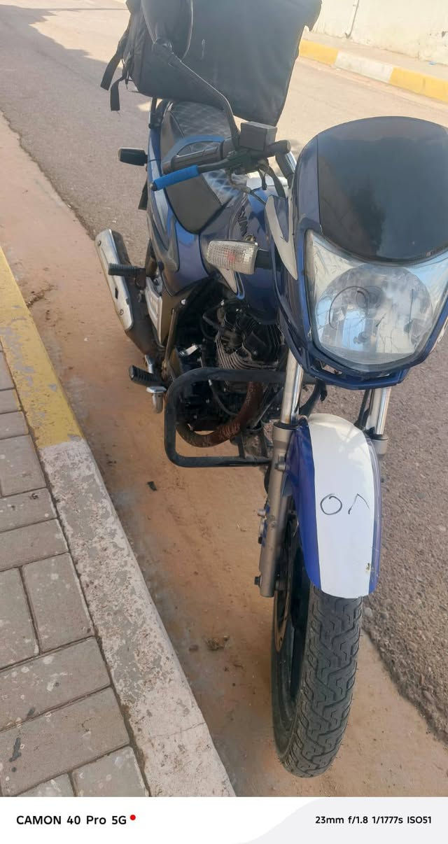 دراجه للبيع.. سايم موديل 17 محرك ما مفتوح كهربائياته كلهة شغاله..مسجل رقم انكليزي….سعر مليون و350 وبي مجال المكان رمادي اتصال ***********
