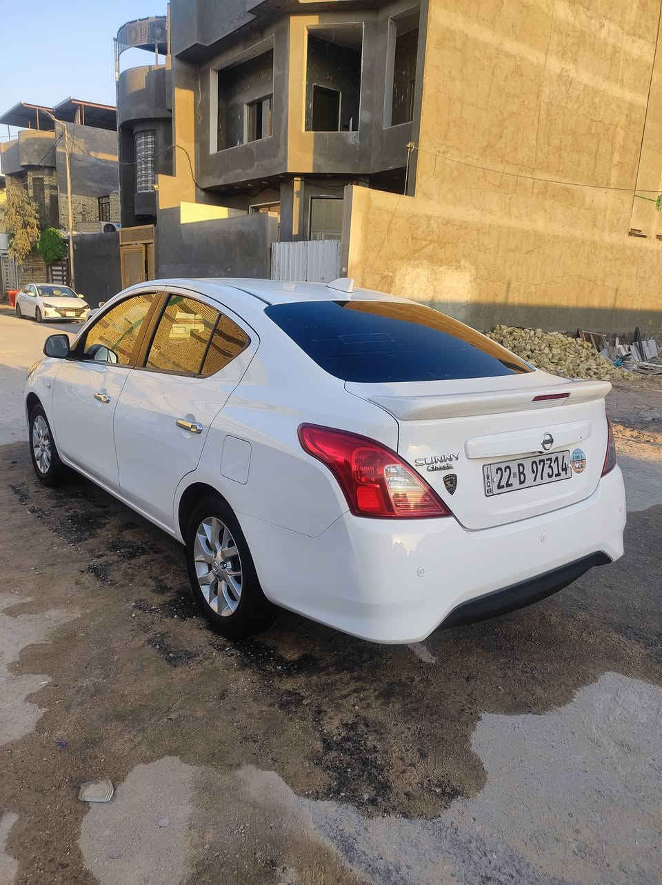 نيسان سني مديل 24 هندي بليته زركه السياره جديده ع وضع الشركه  فول مواصفات كفاله عده بارد اقل الشبر بلمدكر الامامي 
ويل كب 
تبريد خلفي 
جام 4 كهربائي 
4 سماعات
شاشه +كامره 
دوشمه ارضيه 
دوشمه كشنات 
السعر 129 وبيها مجال
رقمي ***********
وتساب *********** مكاني بصره
