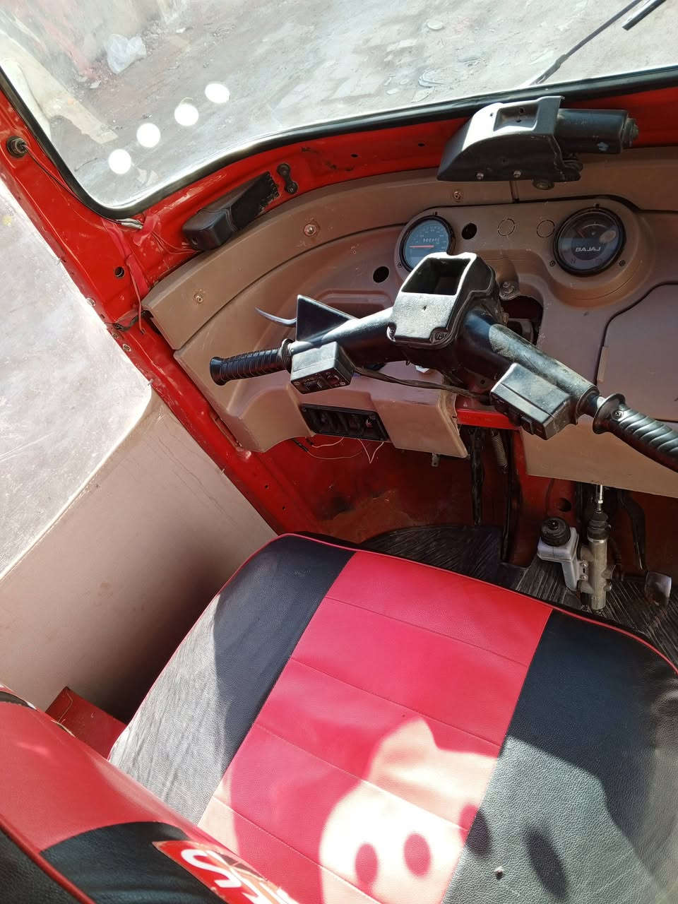 السلام عليكم ورحمت الله تكتك للبيع مديل 18طالعة بل 19 نضيفة مثل البصور خير من الله معمرة الدوس مصبوغة معوزة شغلات بصيطة مكينتهة خير من الله كلجات جدد شلعة قوية رقم نكليزي وصاعدة هزة رقم كربلاء مداور ثاني يوم  مكاني نجف الكوفة السعر اربعة ونص 4.500وبيهة مجال قليل الشراي بي خير ويدلل خاص موجود او الانتصال علة الرقم بي واتساب ***********
