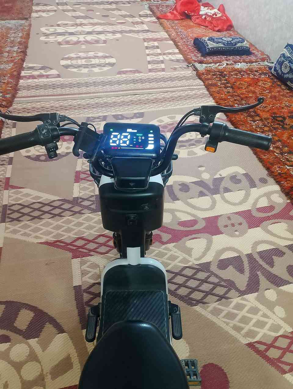 السلام عليكم اخوان دراجه شحن ريان 3 سرعات جديده كارتون اشتريتاهه 450 وستخدمناهه كلش قليل سعرهه 300 مع مجال قليل كلش 
***********
