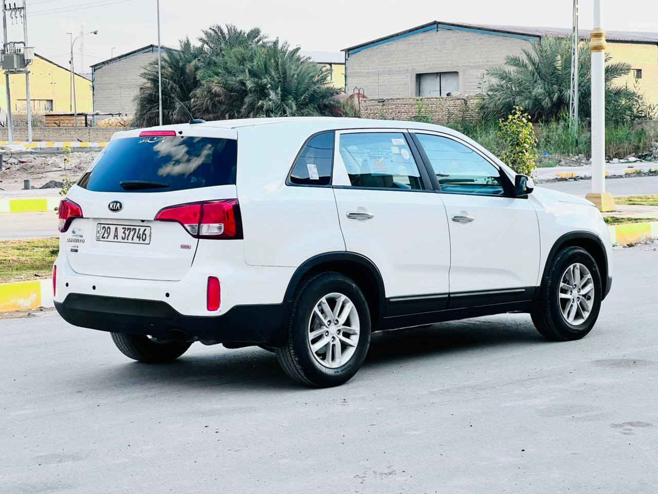 للبيع كيا سورنتو 2015 وارد امريكي
رقم واسط الدولي  تحويل ثاني يوم 
ضررها جاملغ وبنيد مبدلات وبيبان 2 صبغ السياره جديده وجاهزه ماشيه 92 الف حقيقي. نص فول مواصفات اشاير بلمري ويل كروم محرك 2400 دواخل لونين تبريد قطعتين يده نيكل تحكم ستيرن سياره خير من الله مكانه الناصرية المركز السعر 135 وبيه مجال للاستفسار‏‪0786 286 7274‬‏
