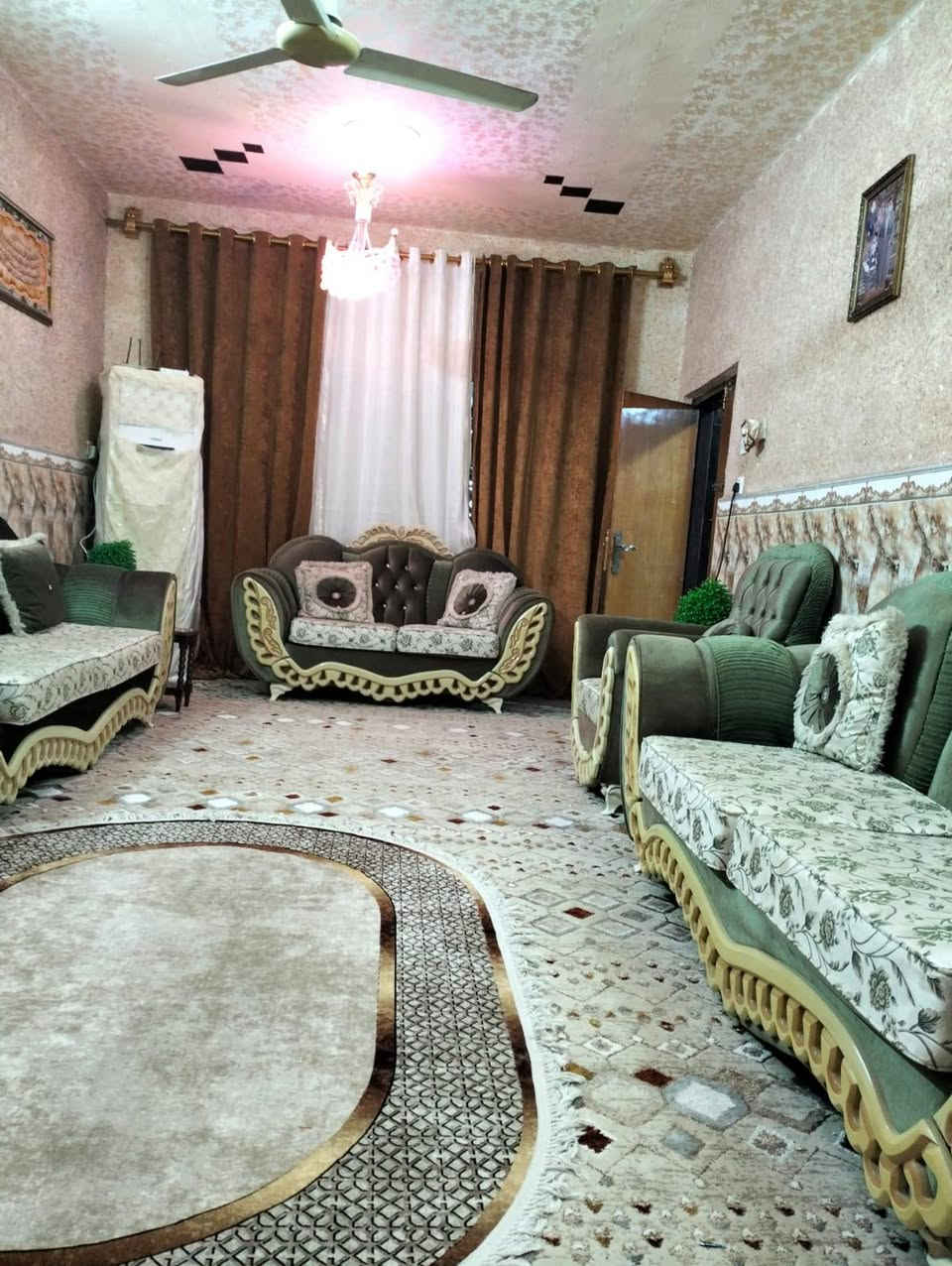 ياالله يارزاق
دار سكن ملك صرف 200م طابقين 
يتكون الدار من 4غرف نوم وهول مطبخ حار بارد 
استقبال صحيات داخليه وخارجيه كراج سياره 
كوت الزهراء مقابل اعداديه المثنى اوجامع الزهراء 
مقابل منتزه بصف الركن 
الاتصال على الرقم  او  واتساب ***********
