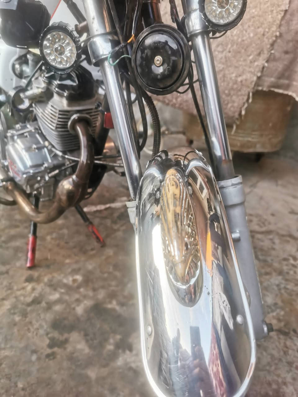 موطور روبار موديل 2014مكينه نضيفه وياله وتواير جدد شاصي نضيف بدون منفيس مال شقل سعر 250الفبي مجال تواصل وتساب ***********مكان قوشتبه
