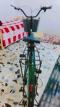 بايسكل للبيع اللون خضار البايسكل موديل 2010 البايسكل ياباني وكله 2010ا...