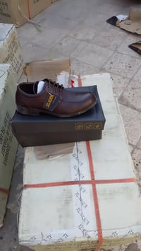 متوفر أحذية جلد طبيعي اللماني سعر الكارتون 12الف ابيع كل الكمية 40كارت...