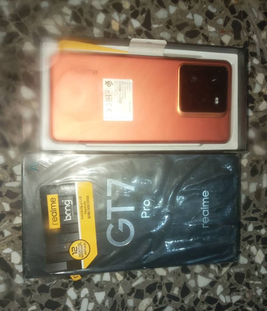 ريلمي جي تي 7pro ذاكرة ٥١٢ عشوائية ١٢ قابلة للزيادة ١٢ جهاز اخو الجديد نظافة ١٠٠ لايحتاج الى ذكر مواصفاته عملاق ادخل على اليوتيوب وعرف التفاصيل مكاني بغداد مدينة الصدر موبايل *********** السعر ٨٠٠خاص فقط بغداد, العراق
